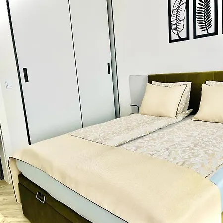 Apartcentrum-charlotte -parking-air Conditioning *