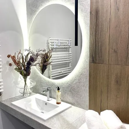 Apartcentrum-charlotte -parking-air Conditioning